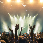 Vocalista do Faith No More Mike Patton faz show em SP com sua banda de colégio