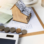 Os juros globais influenciam economias e direcionam decisões financeiras em diferentes mercados, explica Danilo Regis Fernando Pinto.