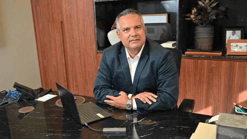 Quando o subleito é bem executado, a produtividade da obra aumenta e os retrabalhos diminuem. Elmar Juan Passos Varjão Bomfim destaca a importância da estabilização correta em projetos de infraestrutura.